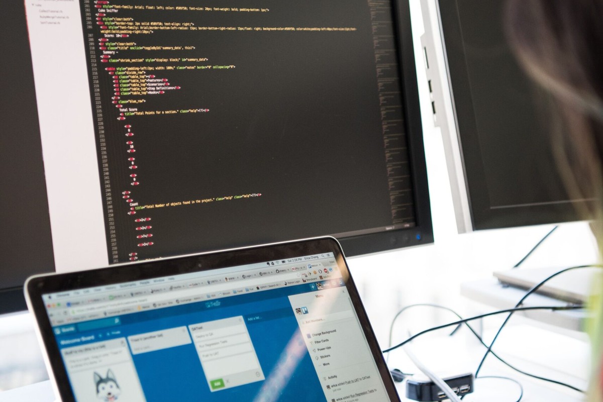 Comparison of guest posting vs outreach link building strategies